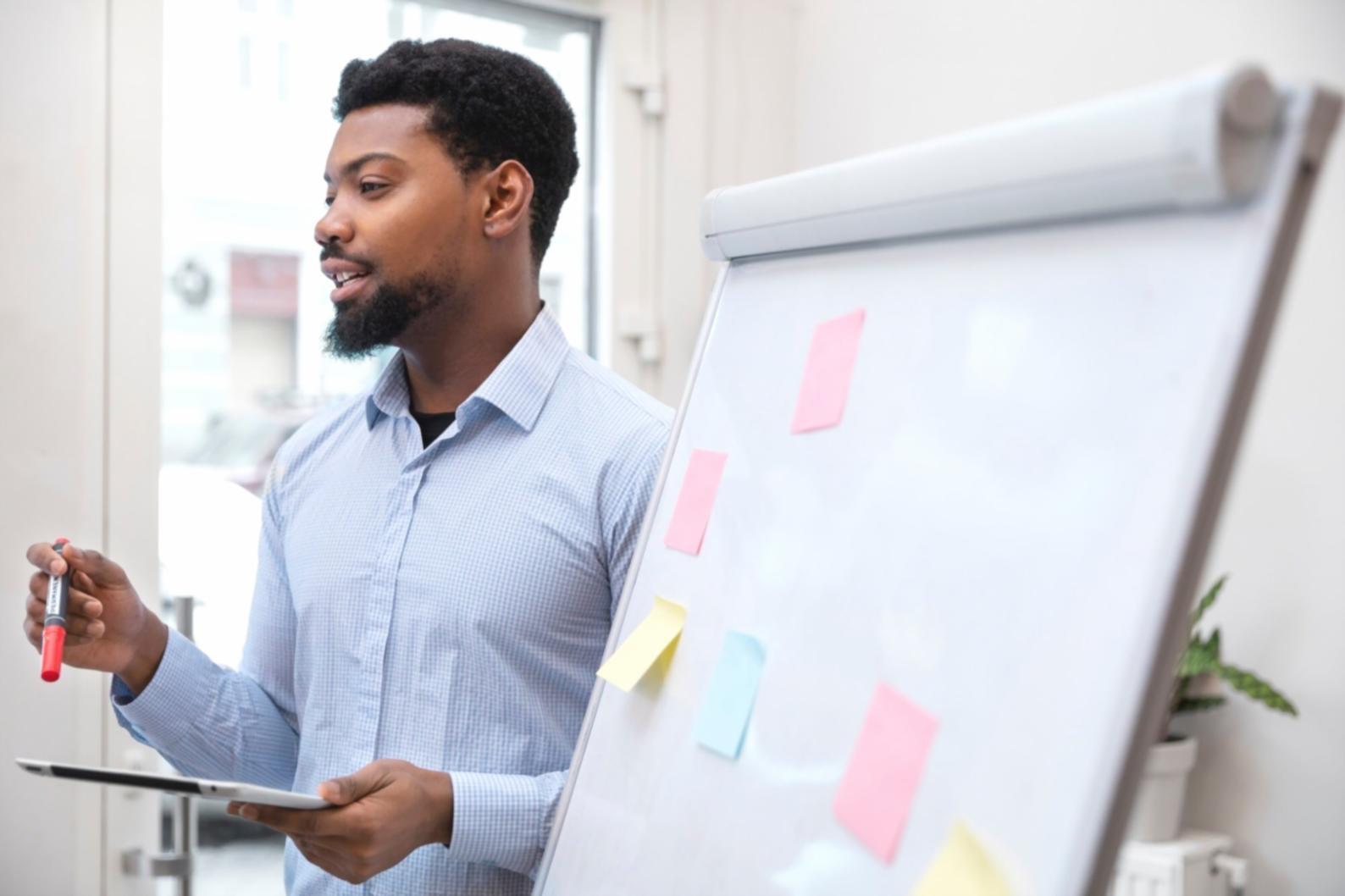 Formation en entreprise avec tableaux financiers et graphiques